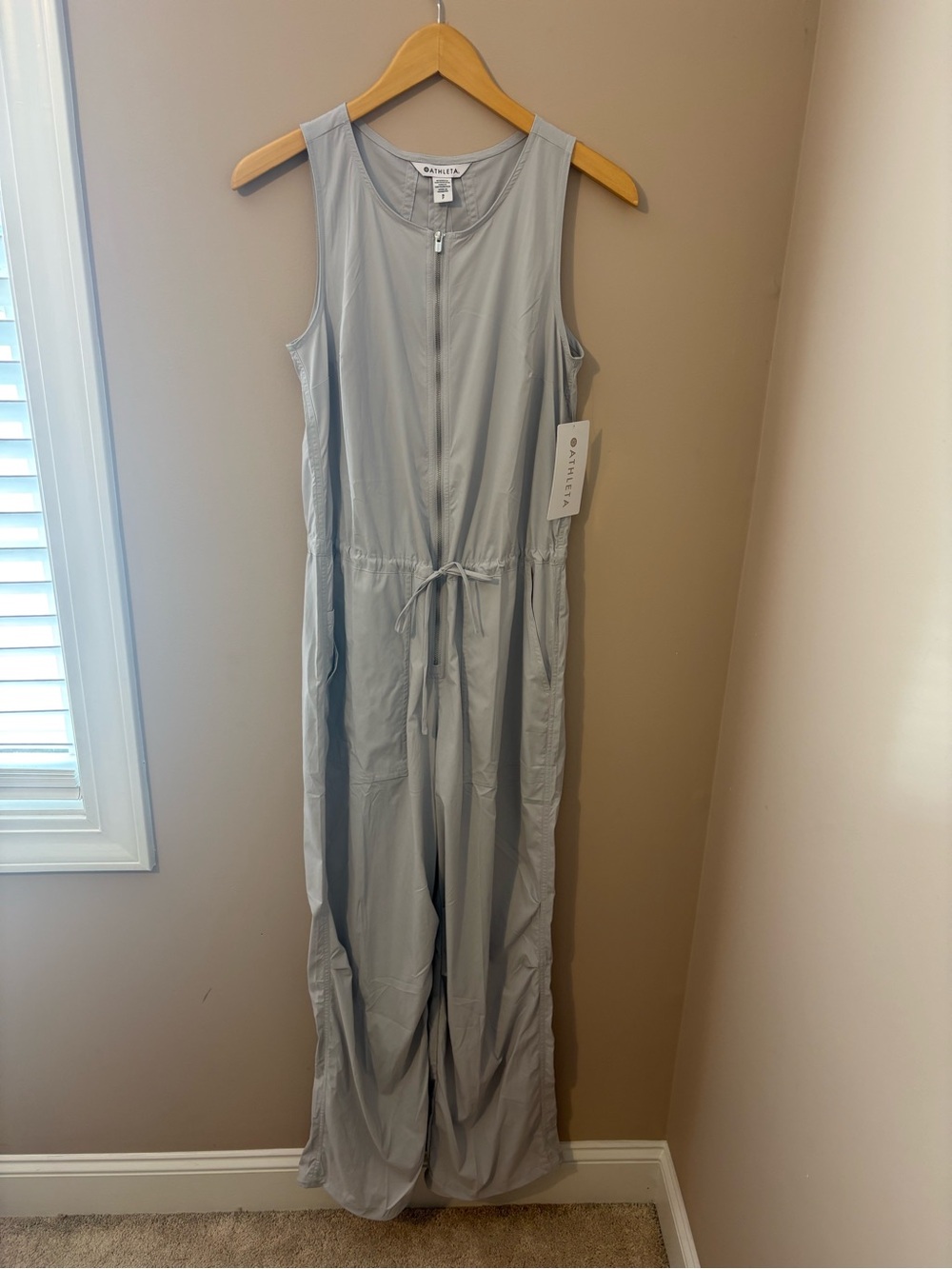 Athleta Sleeveless Light Gray Utility Flex Jumpsuit Sz S NWTS - Picture 2 of 4